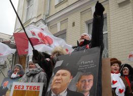 Supporters of Lutsenko