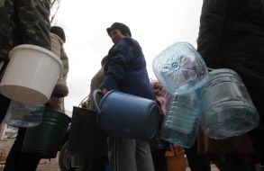 Queue after a drinking-water