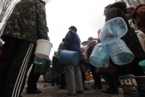 Queue after a drinking-water