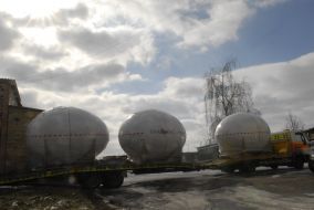 Send a blank "eggs" of fiberglass in the regions