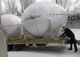 Send a blank "eggs" of fiberglass in the regions