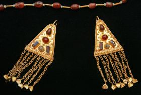 Women's gold jewelry