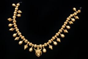 Women's necklace jewelry