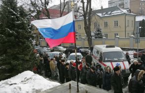 Electors stand in queue