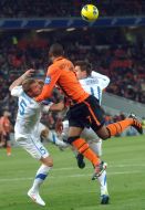 Fernando Fernandinho, Vitaly Mandzyuk and Denis Oleynik