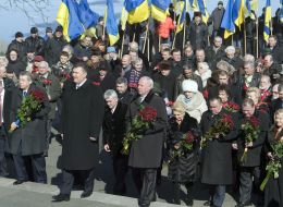 Laying-on of flowers to the monument to Taras Shevchenko