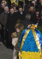 Laying-on of flowers to the monument to Taras Shevchenko