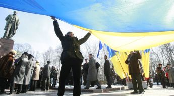 Растянутый флаг Украины размером 5х10 м