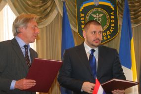 Aleksandr Klimenko and Hans van der Vlist