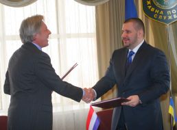 Aleksandr Klimenko and Hans van der Vlist