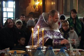 The priest sanctifies water