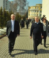 Petr Simonenko communicate with students