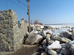 Торосы на берегу Азовского моря