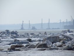 Торосы на берегу Азовского моря