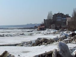 Торосы на берегу Азовского моря