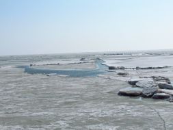 Замерзшее Азовское море