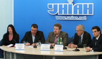 Amanda Paul, Konstantin Bondarenko, Hans Martens and Aleksey Voronenko