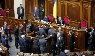 Blocking of tribune of parliament