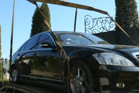 Evacuates takes away the fired car of Sergey Dyadechko