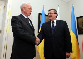 Nikolay Azarov and Bronislaw Komorowski