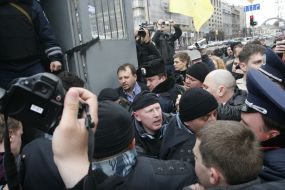Militia employees near Z-car