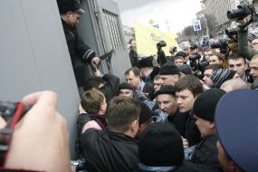 Militia employees near Z-car