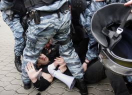 Militia employees detain the participants of action