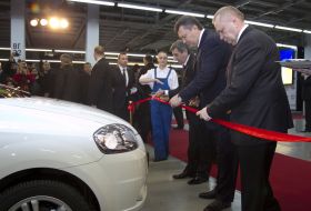 Viktor Yanukovich at automotive plant