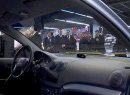 Viktor Yanukovich at automotive plant