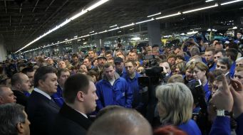 Viktor Yanukovich speaks to the collective of the plant
