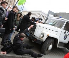 Militia employees near Z-car