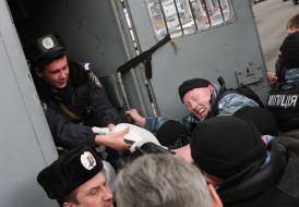 Militia employees near Z-car