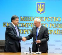 Микола Азаров та Петро Порошенко