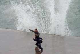 Waves on to the embankment