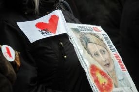 The poster with a picture of Yuliya Timoshenko