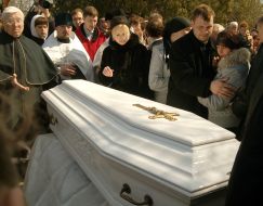 Tatyana Surovitskaya says goodbye to daughter