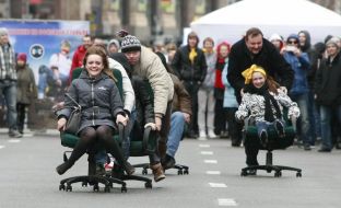 Races on offices chairs