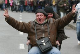 Races on offices chairs