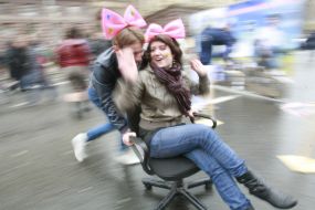 Races on offices chairs