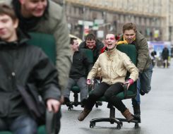 Races on offices chairs