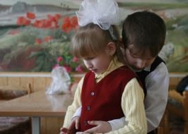 Слепые дети в столовой