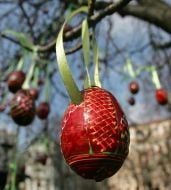 Писанки на деревьях