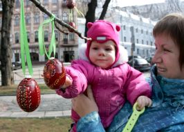 Писанки на деревьях