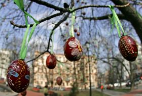 Писанки на деревьях