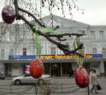 Писанки на деревьях