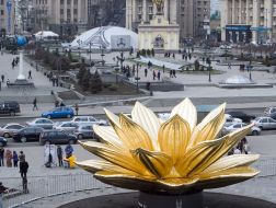 10-meter sculpture as a lotus in the center of Kiev