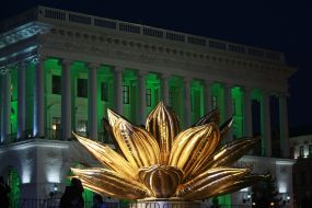 10-meter sculpture as a lotus in the center of Kiev