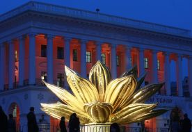 10-meter sculpture as a lotus in the center of Kiev