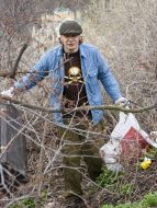 Alexandr Polozhinskiy collects garbage