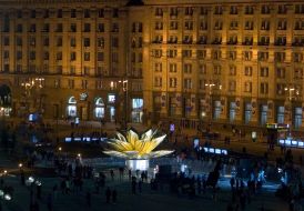 10-meter sculpture as a lotus in the center of Kiev